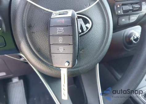 2016 Kia Sorento 2.4L Lx z USA, uszkodzony, nr VIN 5XYPGDA32GG161805